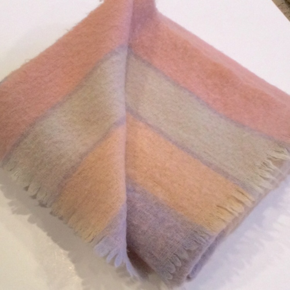 Wool blend throw - Picture 3 of 5